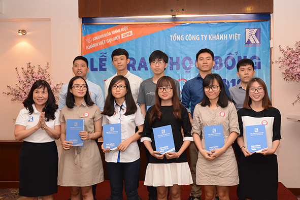 Khatoco tặng học bổng cho 69 em sinh viên người Khánh Hoà đang học tại Tp. Hồ Chí Minh
